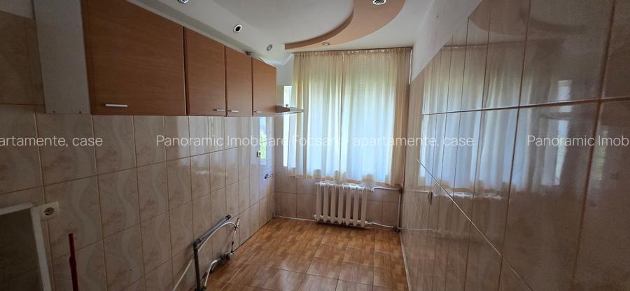 2 camere de vanzare , etaj superior, central  Focsani - 9