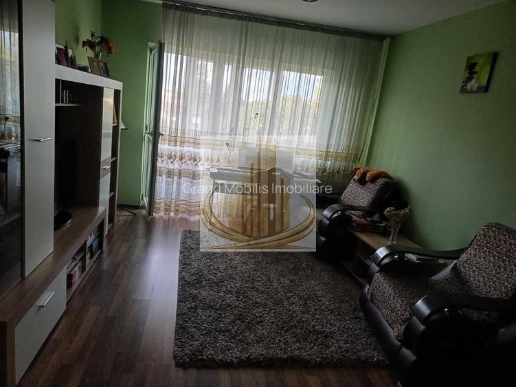 Vand apartament 3 camere doua bai, doua balcoane
