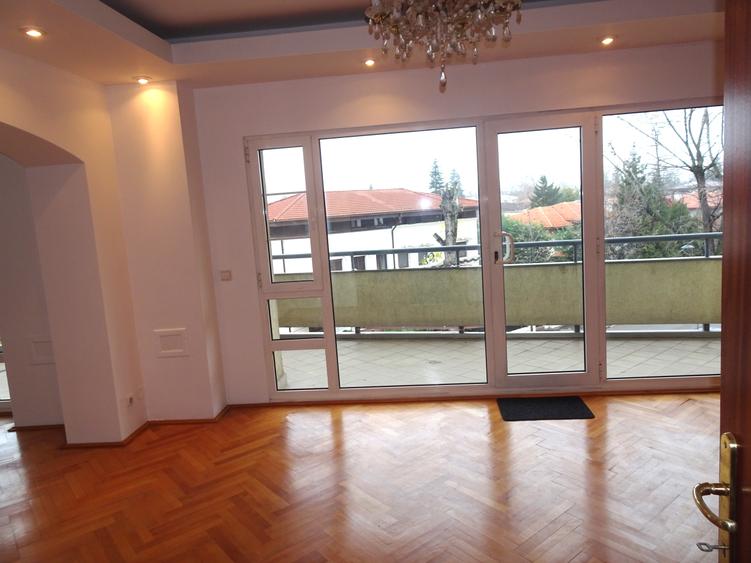 Bloc tip boutique, constr. 2000, parcare subterana si 2 intrari