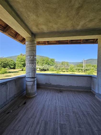 PROPRIETATE EXCEPTIONALA ,TEREN 33.161 MP + RESIDENTA P+1+M - 22