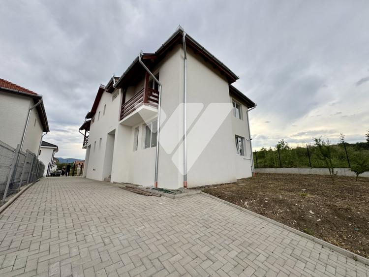 Casa duplex noua la cheie 5 camere si teren 250 mp Cisnadie Sibiu