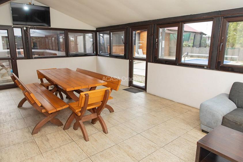 Vilă 5 dormitoare, 4 băi, 2 248mp teren, piscină. Preț: 229 000 E. - 12