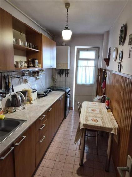 Vanzare apartament 3 camere decomandat in zona Petrom Manastur, Cluj-Napoca