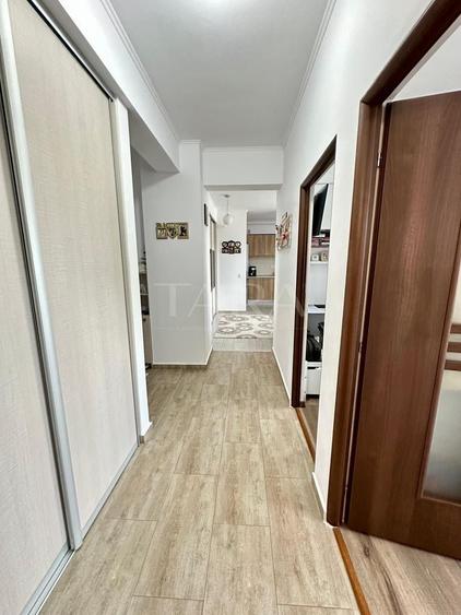 Apartament cu 3 camere, balcon de 18 mp, Mărăști.