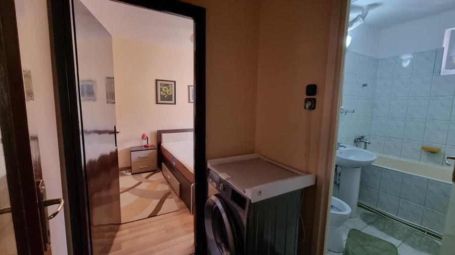 Apartament 2 camere centru etaj 3 Pret 75000 Euro ocupabil