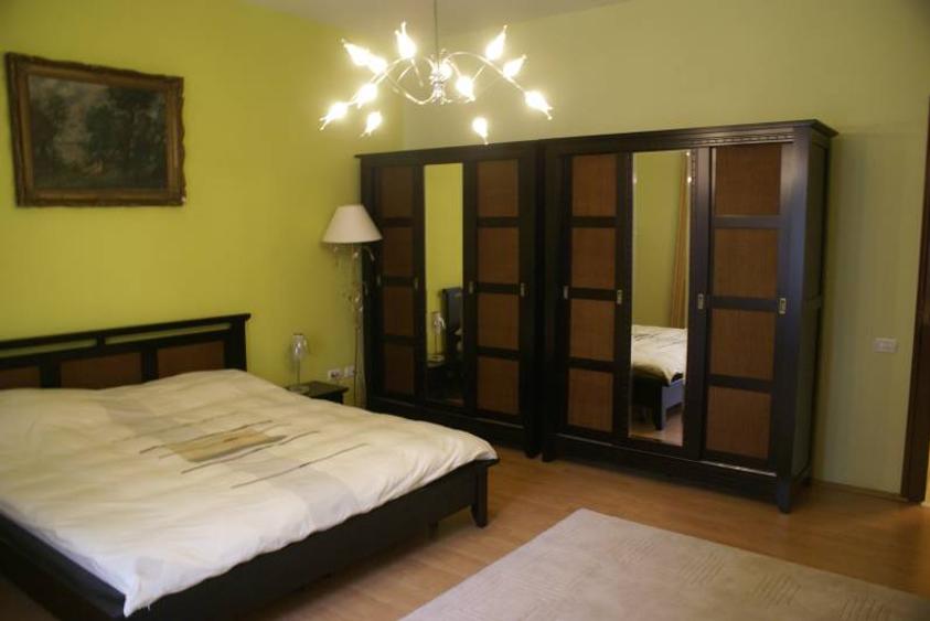 VAND APARTAMENT ZONA 0 , EXACT IN SPATELE PRIMARIEI 240mp