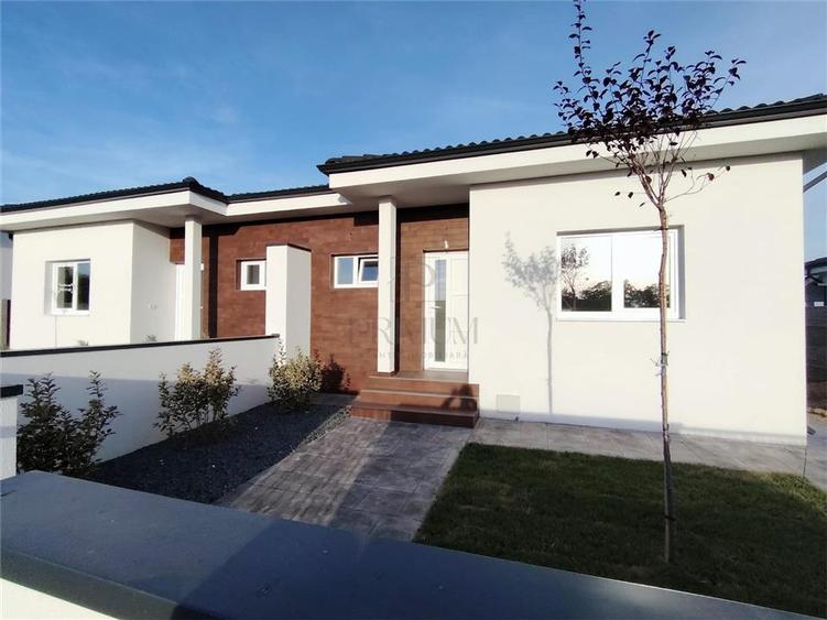 Duplex pe plan - acces facil - zona in plina dezvoltare