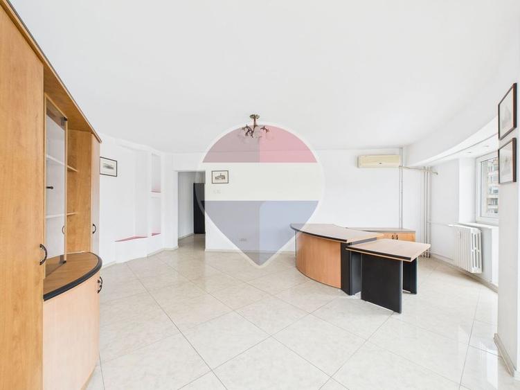 Apartament cu 3 camere de vanzare - Spatiu de birou - Rond Alba Iulia
