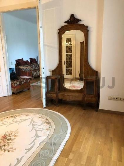 Apartament în vilă, zonă centrală, parcare