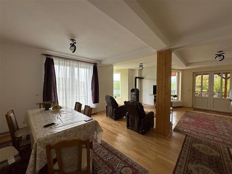 Casa spatioasa 160mp, cu 6 camere si 2150 mp teren