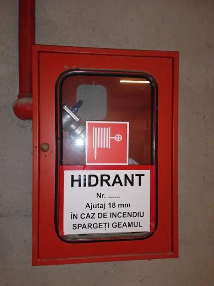 Spațiu depozit și birouri