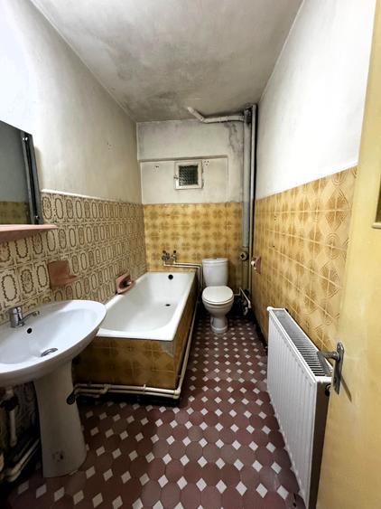 Etaj 1-Targu Cucu -Palatul de Justitie-3 Camere Decomandat 80mp-bloc pe cadre