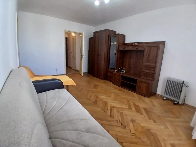 Apartament cu 2 camere decomandat in Podu Ros de inchiriat!