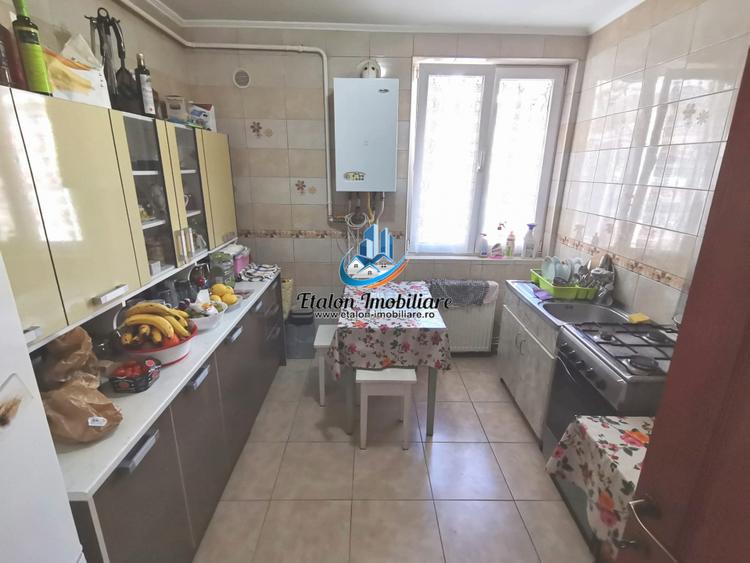 Apartament 4 camere, etaj 3, zona Carrefour Precista