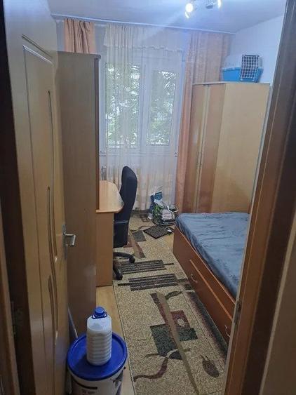 Apartament cu 3 camere, etaj 1/4, zona Alexandru Cel Bun