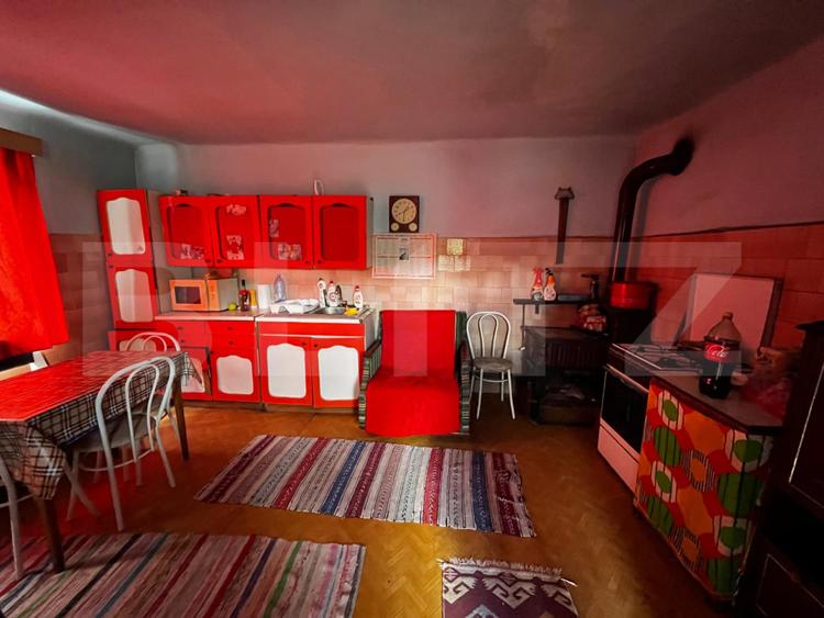 Casă tradițională, teren 2.043 mp zona Aghiresu