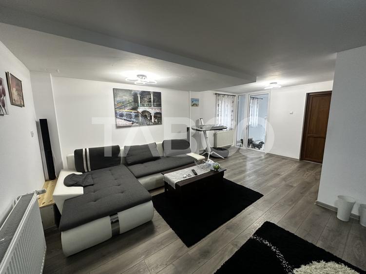 Casa individuala formata din 2 apartamente de vanzare si piscina