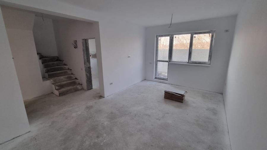 Vila 4 camere, bucatarie separata, zona linistita, parcare, zona Scolii