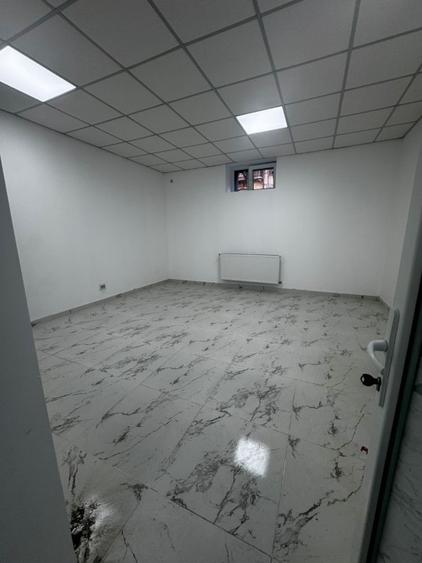 Spațiu comercial / demisol 272,3 mp — centrală proprie, chicinetă, toaletă —