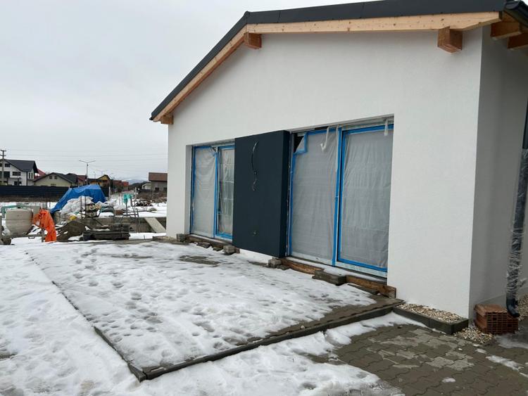 Casă modernă, parter, la cheie – în inima Tărlungenilor • Teren 511 mp