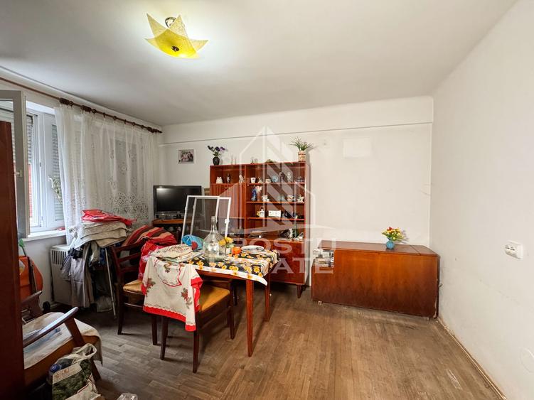 Apartament cu 1 camera, 30mp, decomandat, Zona centrala in Hunedoara