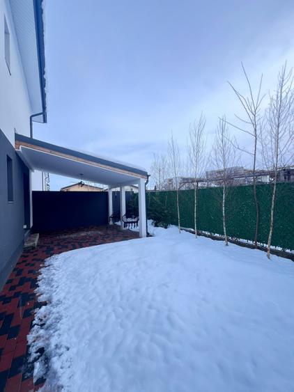 Vanzare Apartament 2 camere+curte 60mp si 2 locuri de parcare