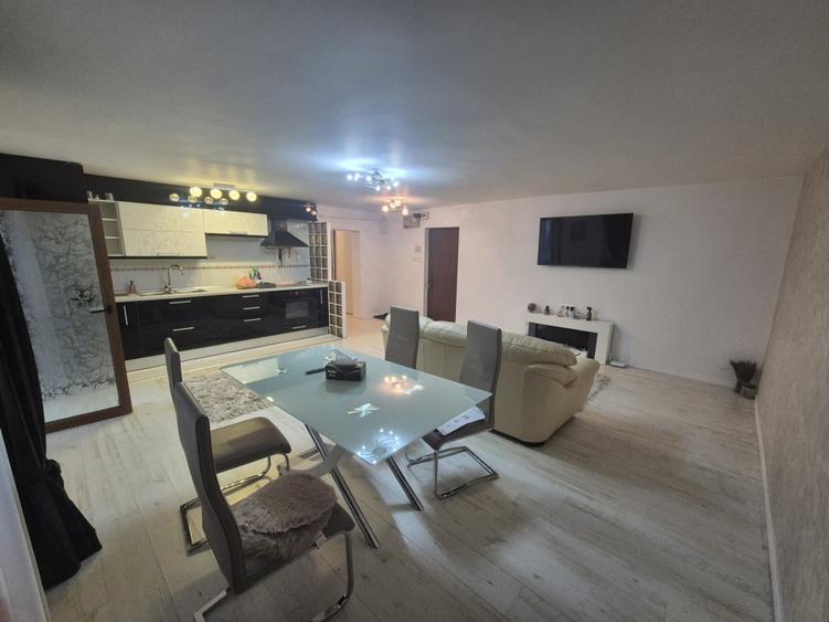 Apartament de vanzare 3 camere - Targoviste Micro 3- str. Constantin Brancoveanu