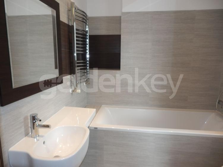 Apartament spatios cu 4 camere si terasa generoasa