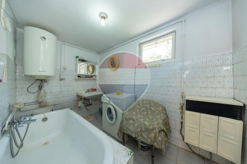 Casă autentică în Săcele teren 1.900 mp și livadă