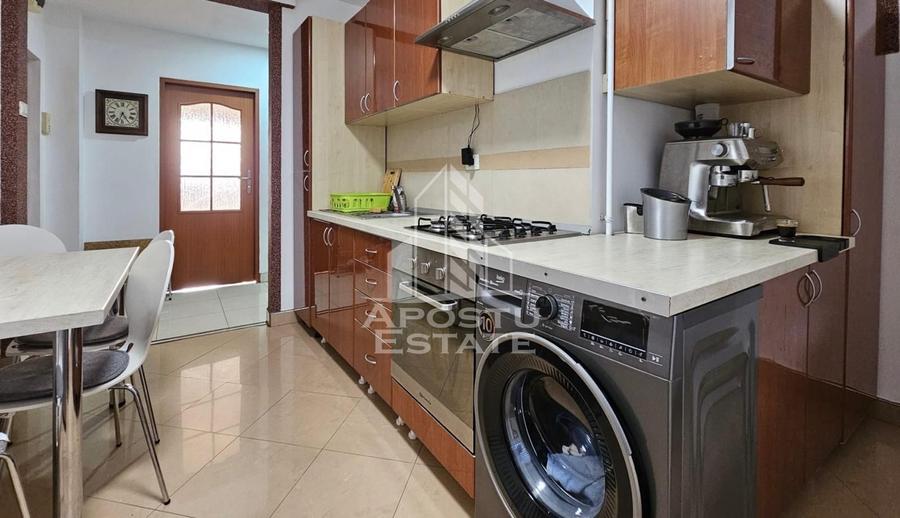 Apartament 4 camere, decomandat 2 bai, 2 balcoane, Central
