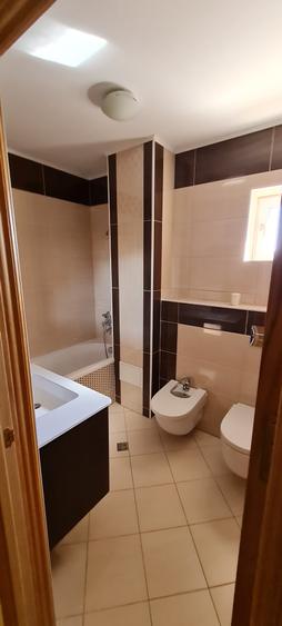 Vand apartament 3 camere foarte spatios