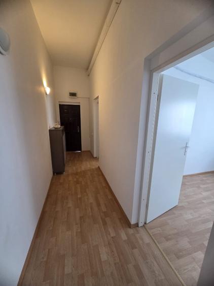 Inchiriere ap. 2 cam. cu centrala proprie, A/C, loc de parcare in curtea comuna