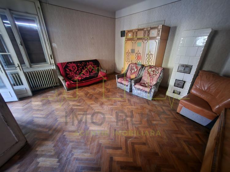Ultracentral. Parter inalt. Intrare separata. Teren 403 mp in proprietate.