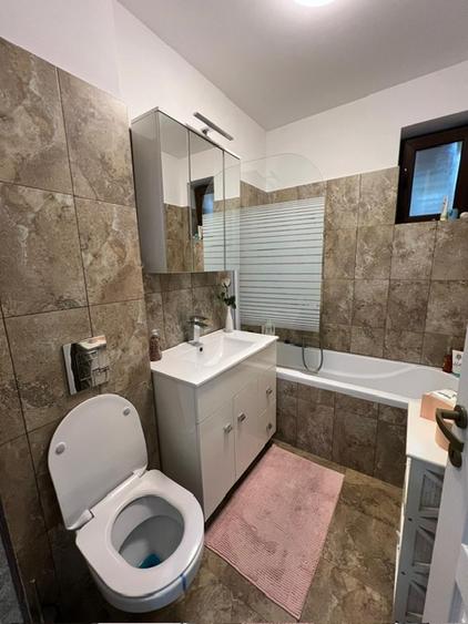 De Vanzare zona Dealul Florilor apartament 3 camere cu curte proprie