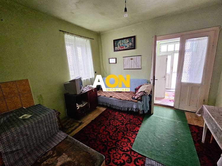 Casă traditională, 3 camere, 1766 mp teren, la asfalt, Vintu de Jos