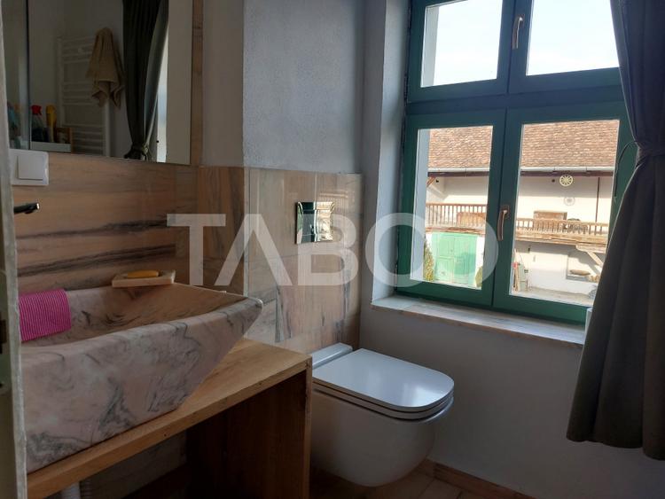 Apartament de vanzare 105 mp 3 camere curte 340 mp in acte Cisnadie