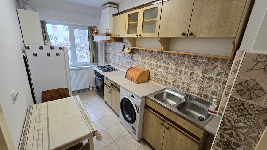 Apartament de vanzare 2 camere, renovat si mobilat complet, central Focsani