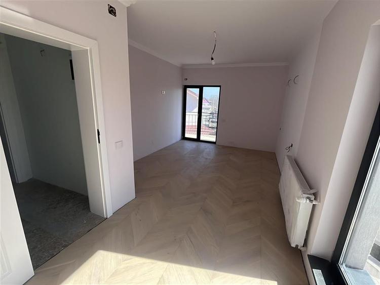 Eleganta la malul lacului- Vila premium cu ponton privat.