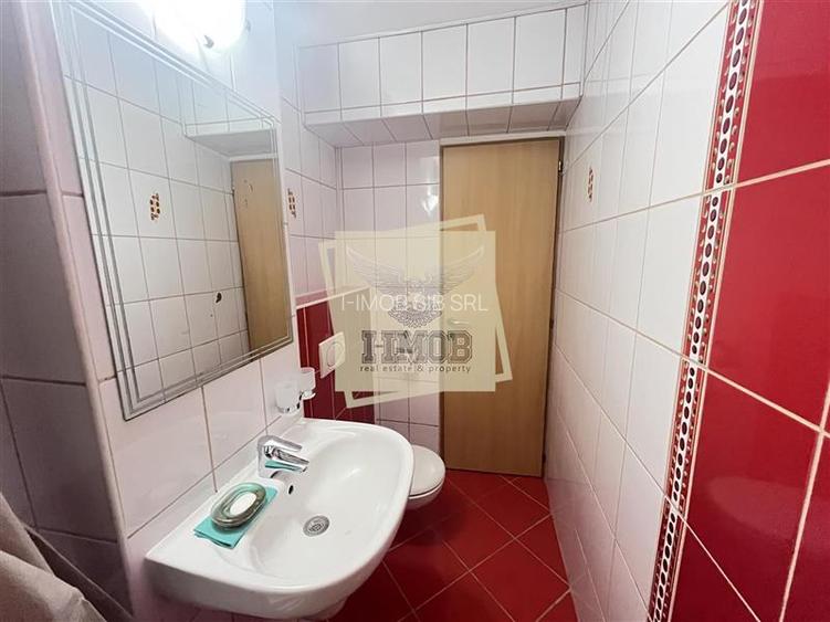 Apartament 3 camere 2 bai balcon si pivnita zona Terezian