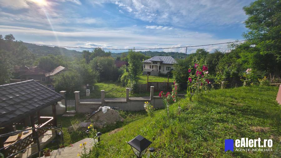 Vând casă de vacanță Bezdead, vedere la vale, acces Munții Bucegi