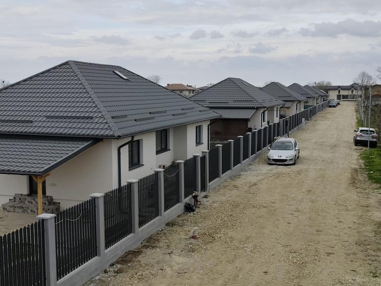 FARA COMISION casa cu 4 camere 2 bai PARTER + Pod Mansardabil cu placa la cheie