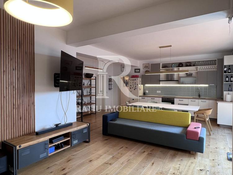 Penthouse cu Design Eclectic | Central | Panoramă Unică | Oradea