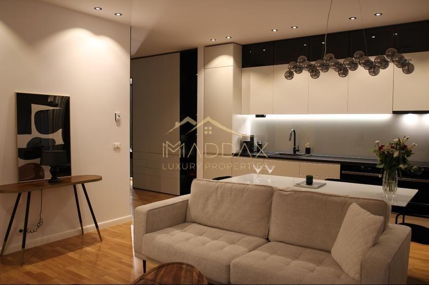 Luxuria Residence: Apartament Impecabil cu 3 Camere, Terasă de 15mp și Parcare
