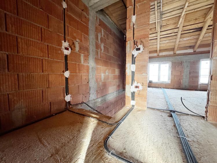 Duplex 3 camere 305mp teren, P+M, 95mp utili+15mp terasa -Calea Urseni