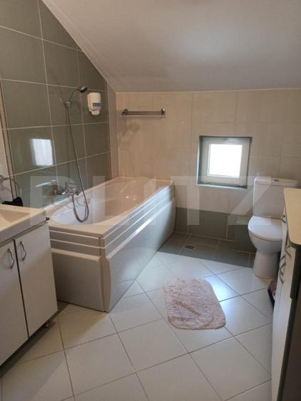 Casa tip vila 8 camere, 350mp, zona Corunca