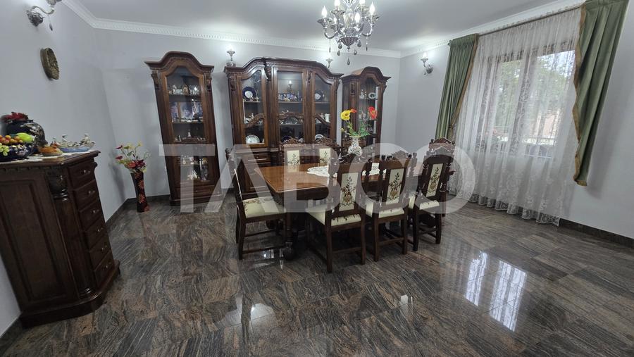 Casa individuala de vanzare in zona Lupeni 10 camere 691mp teren
