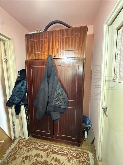 DAMBOVITA - 2 CAMERE - BLOC IZOLAT - ETAJ INTERMEDIAR - DE RENOVAT
