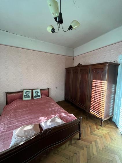 Casă cu 5 camere, acces auto, gaz, central, Salonta, Bihor.