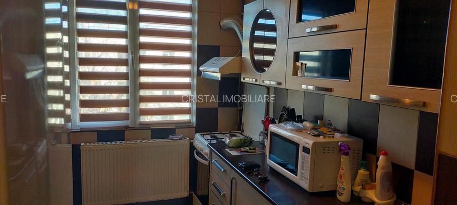 Vanzare Apartament 4 camere, Almasu Mare, Berceni. Teava Centrala in Bucatarie.