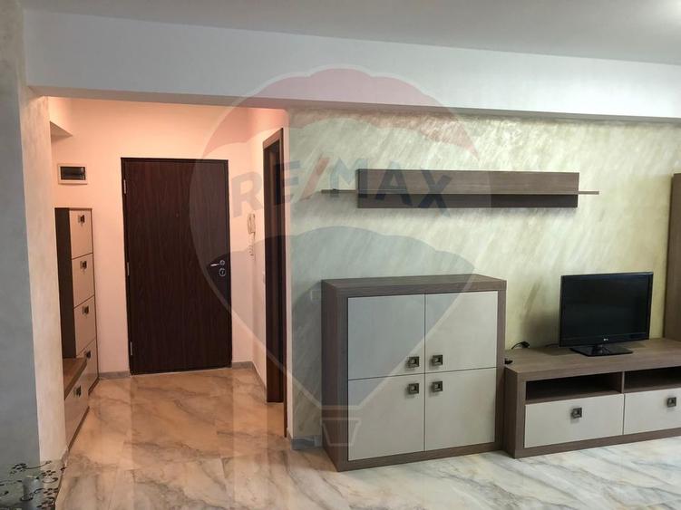 Apartament cu 3 camere de închiriat în zona Nufărul